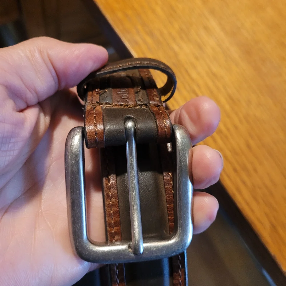 Columbia leather belt Size 40, unisex